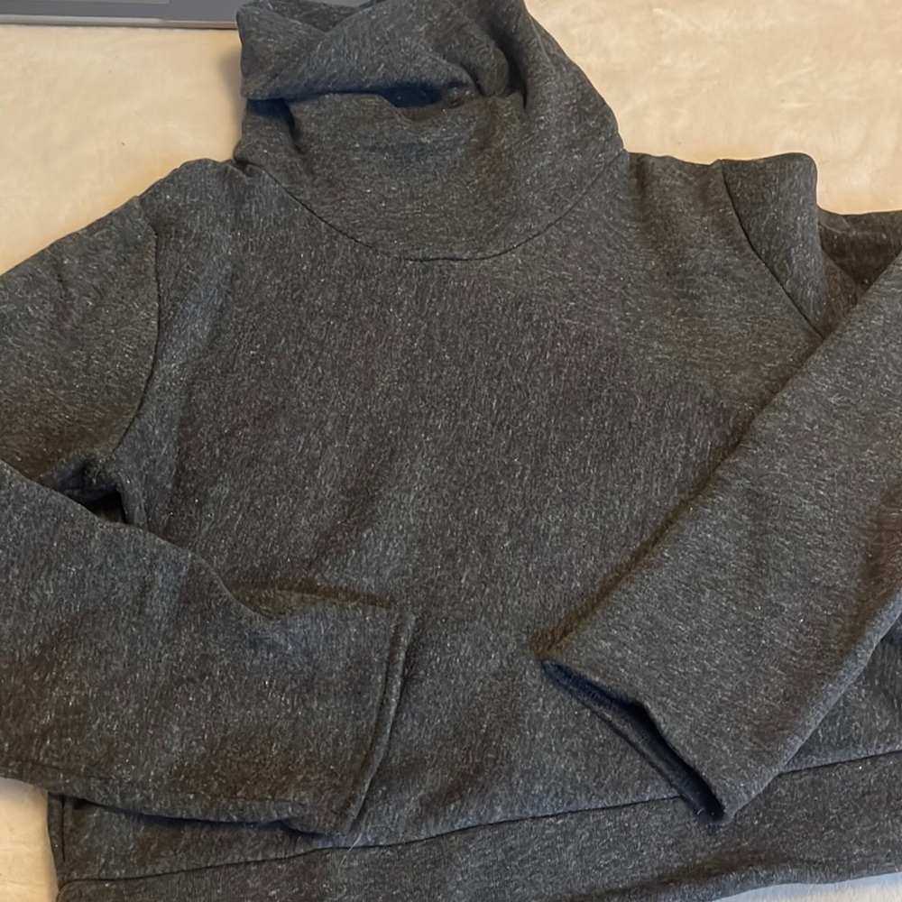 Alo grey crop turtleneck sweater